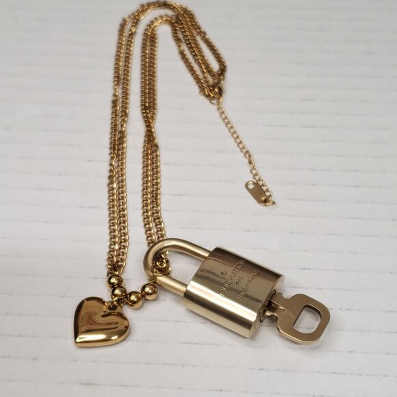 Louis Vuitton Lock & Key w/ Unbranded Heart Love Golden Stainless Steel Chain - Picture 4 of 14